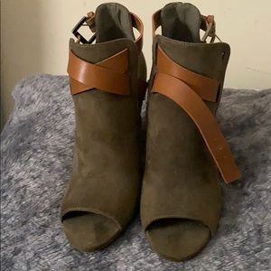 JustFab US size 7